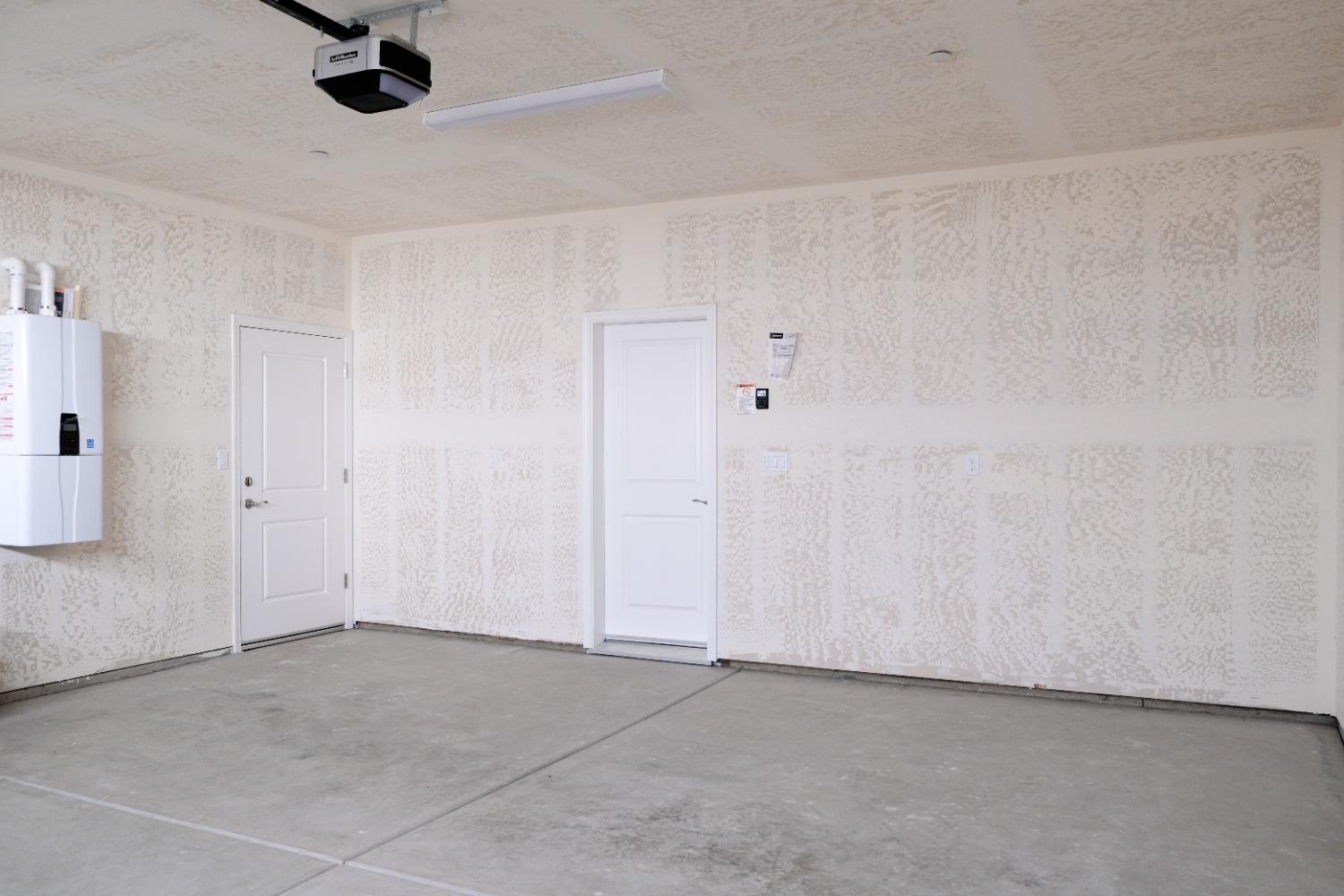 1029 N Cypress St, Woodlake, CA 93286