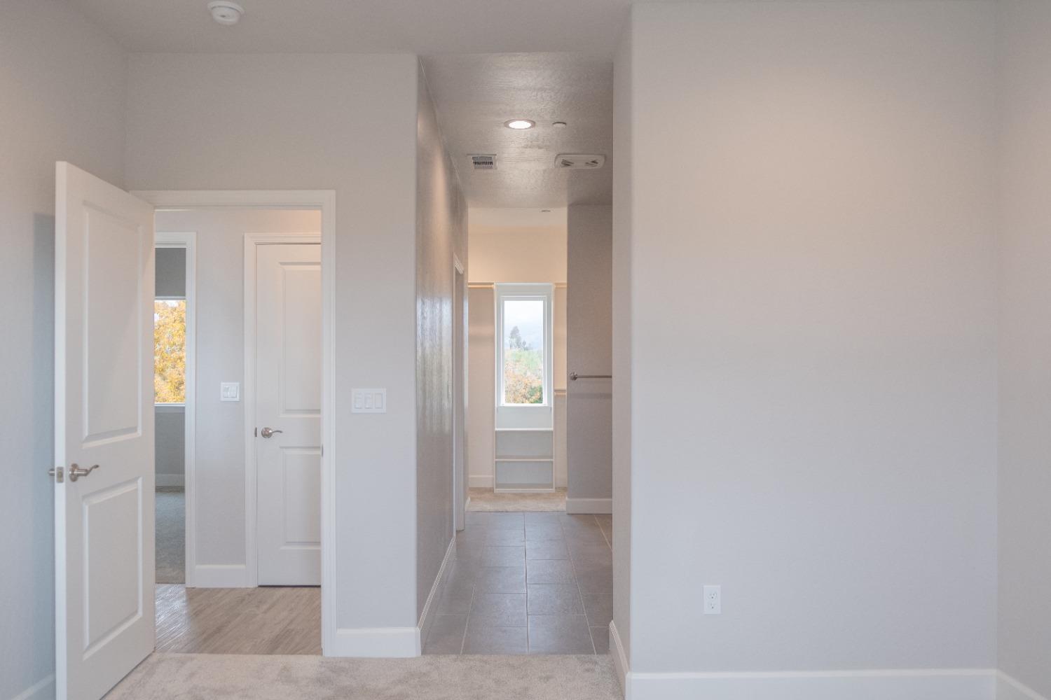 1029 N Cypress St, Woodlake, CA 93286