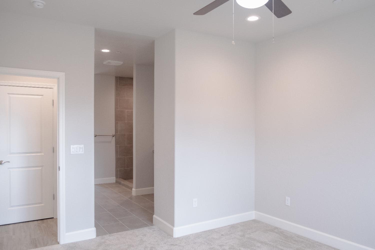 1029 N Cypress St, Woodlake, CA 93286