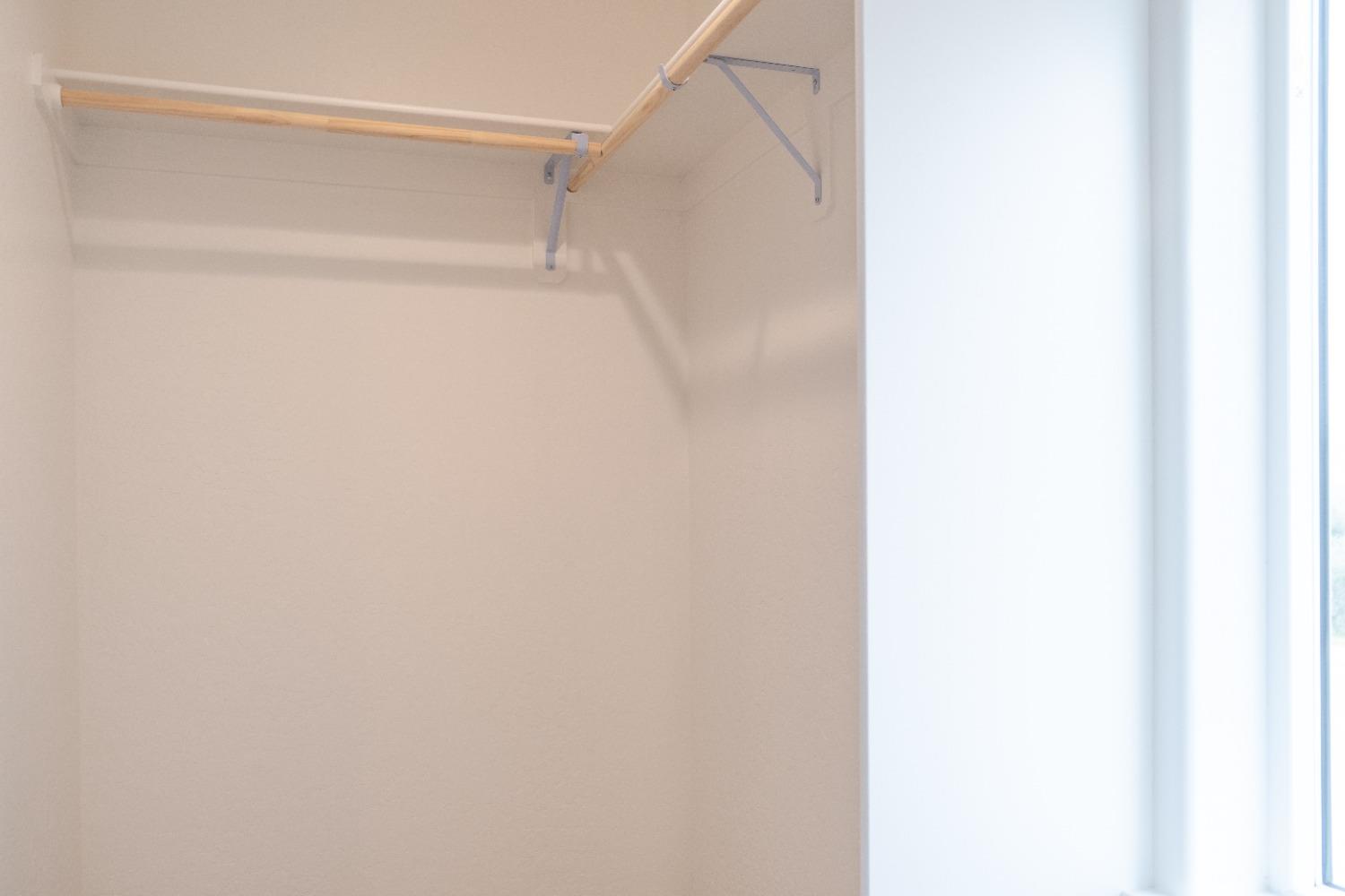 1029 N Cypress St, Woodlake, CA 93286