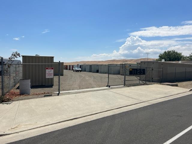 1075 W Elm Ave, Coalinga, CA 93210