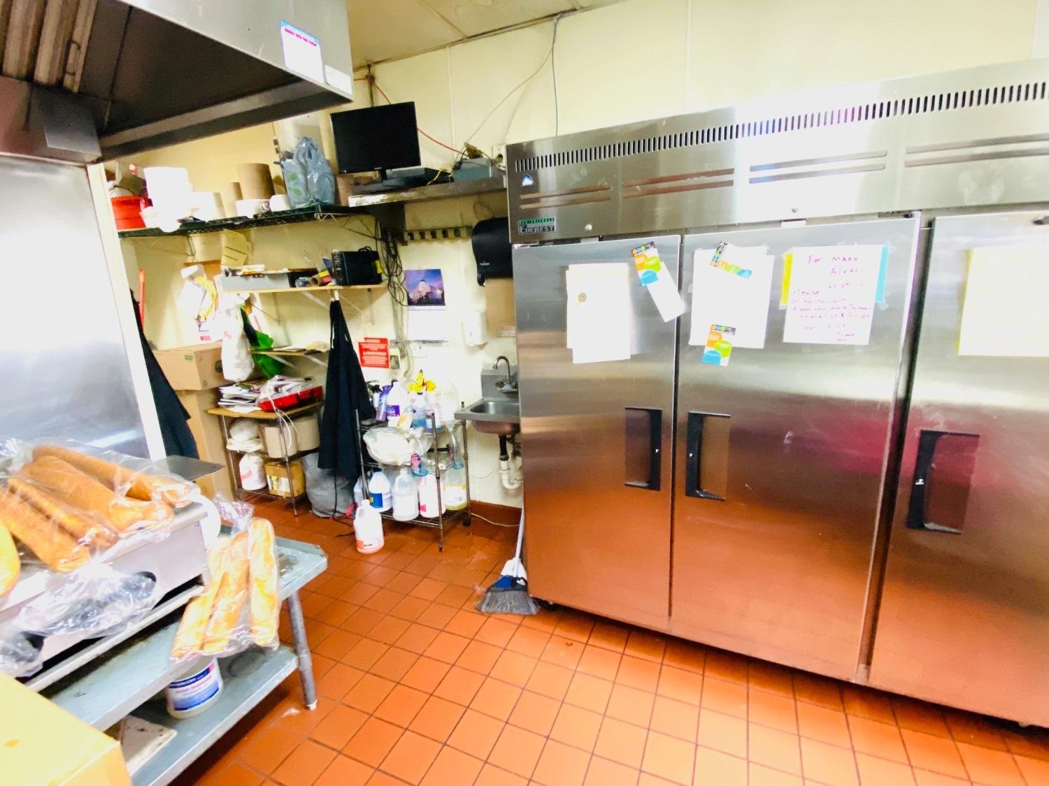 2041 E Shields Ave, Fresno, CA 93726