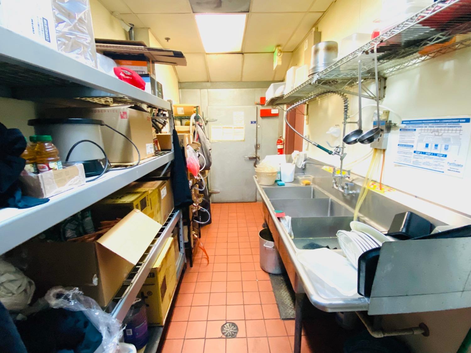 2041 E Shields Ave, Fresno, CA 93726