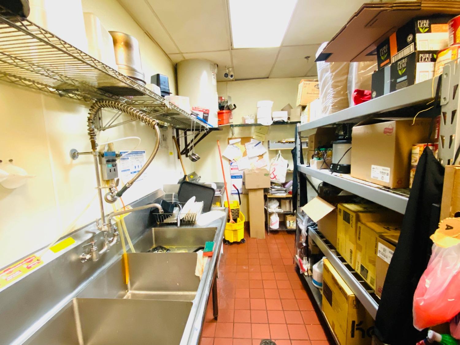 2041 E Shields Ave, Fresno, CA 93726