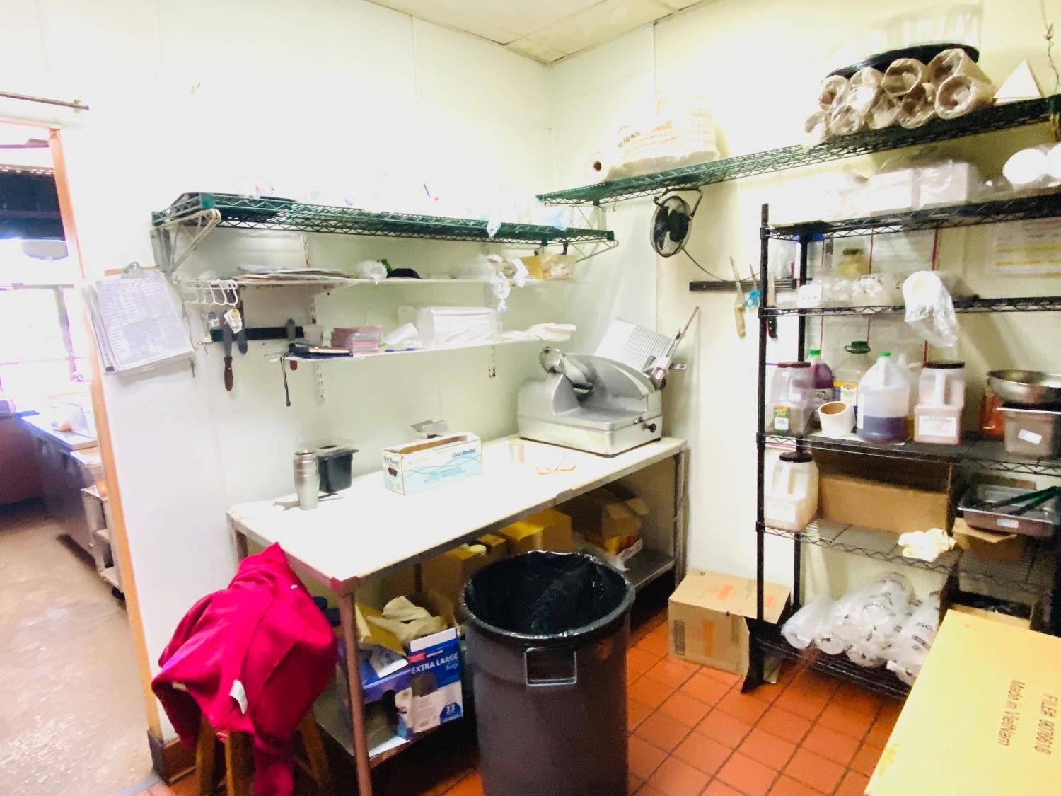 2041 E Shields Ave, Fresno, CA 93726