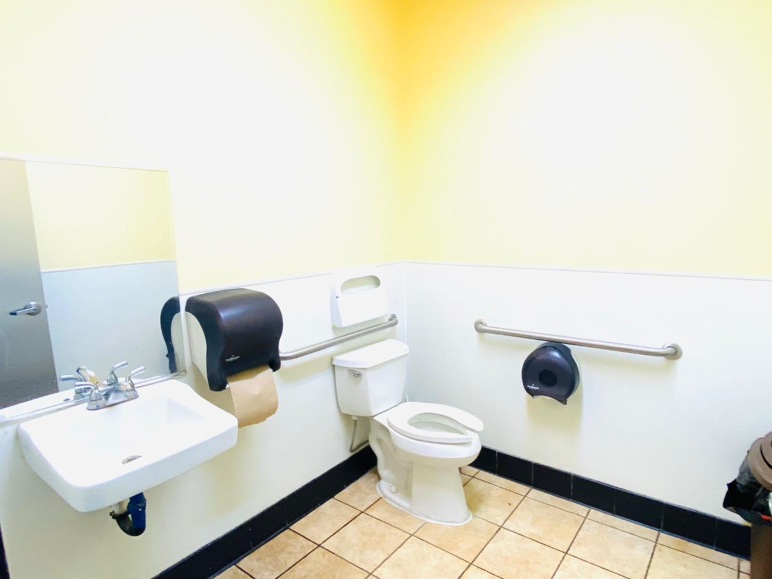 2041 E Shields Ave, Fresno, CA 93726