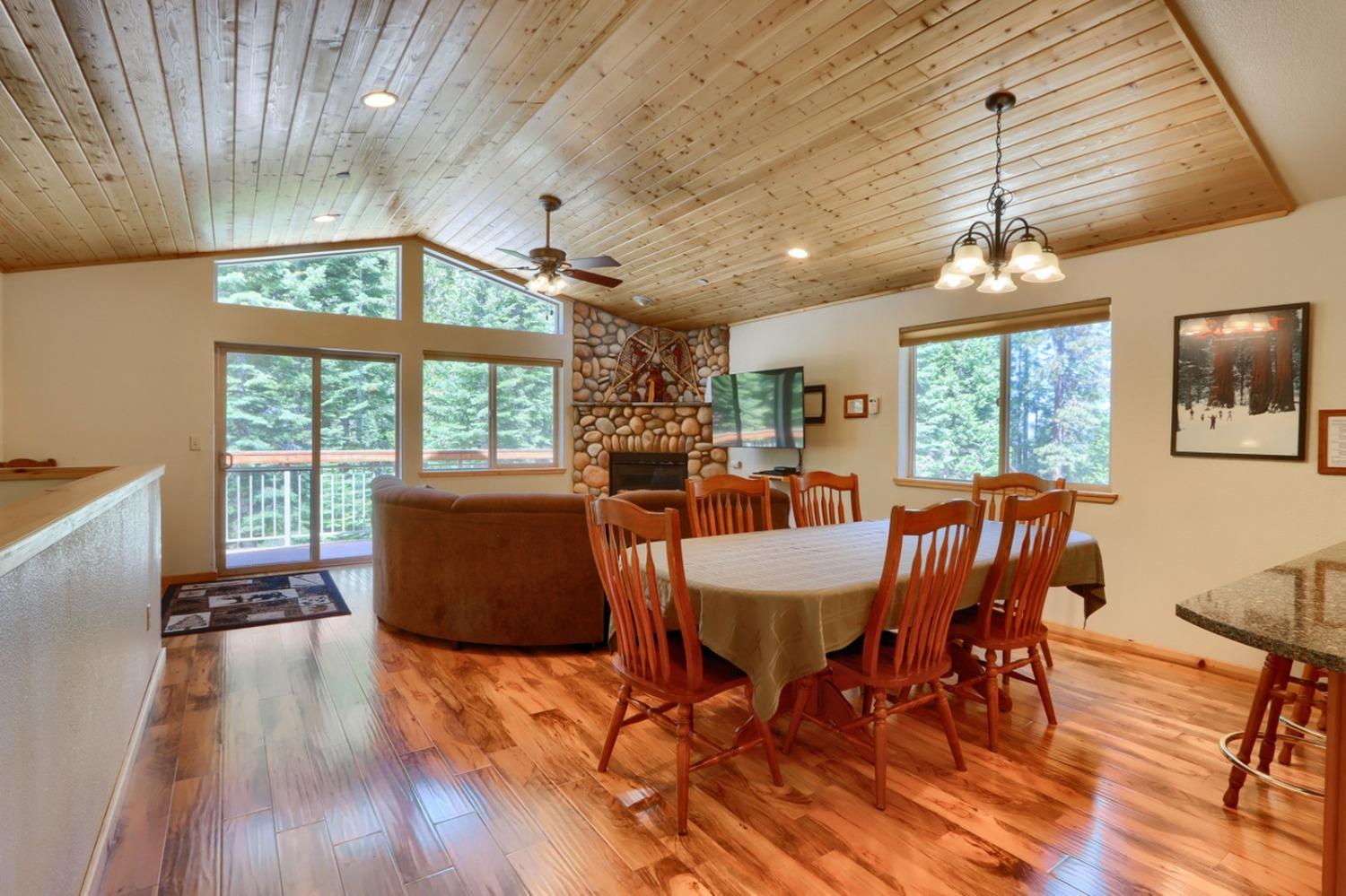 7400 Choke Cherry Ln, Yosemite, CA 95389