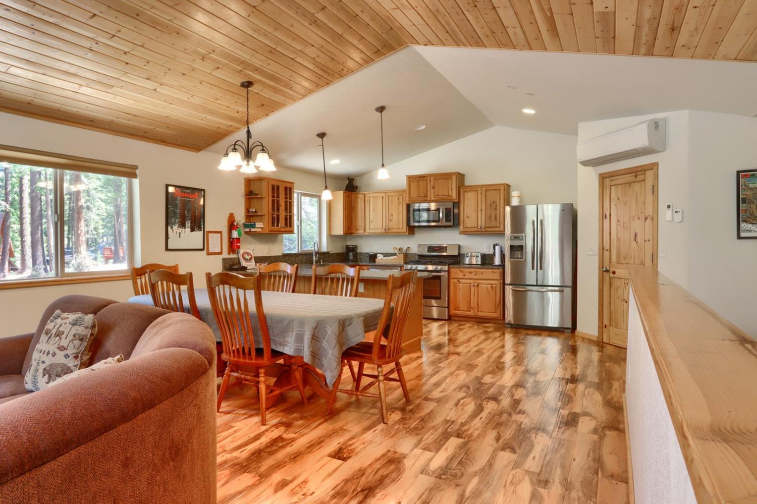 7400 Choke Cherry Ln, Yosemite, CA 95389