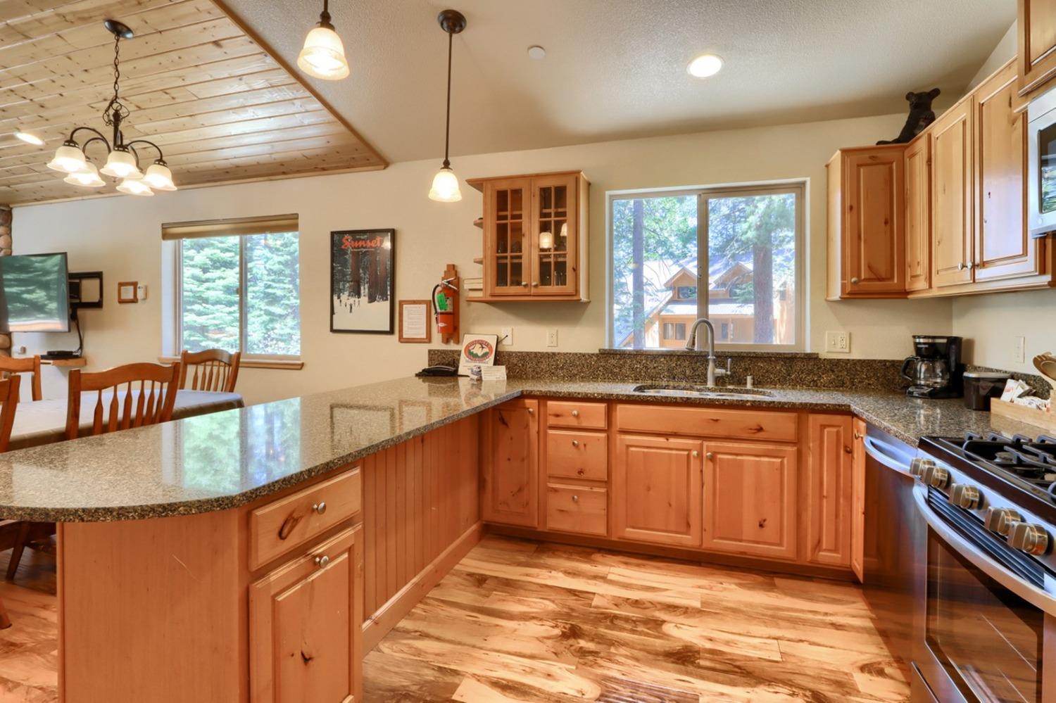 7400 Choke Cherry Ln, Yosemite, CA 95389