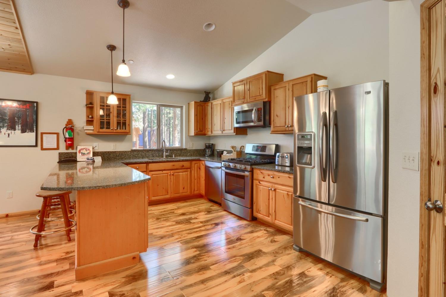 7400 Choke Cherry Ln, Yosemite, CA 95389