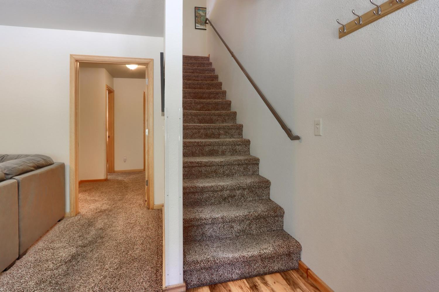 7400 Choke Cherry Ln, Yosemite, CA 95389