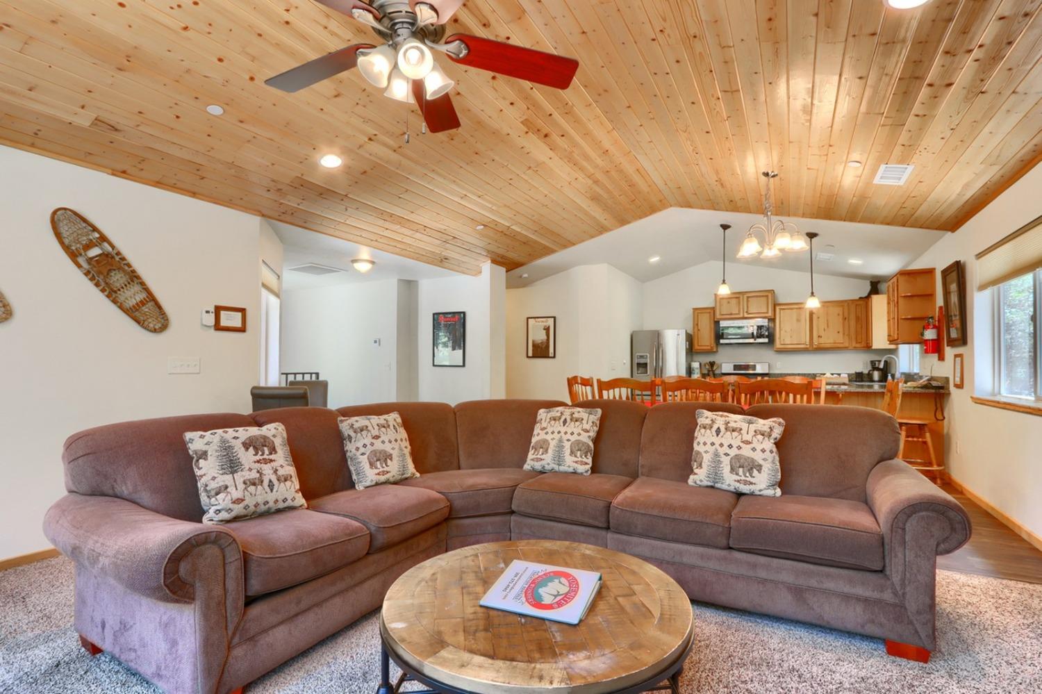 7400 Choke Cherry Ln, Yosemite, CA 95389