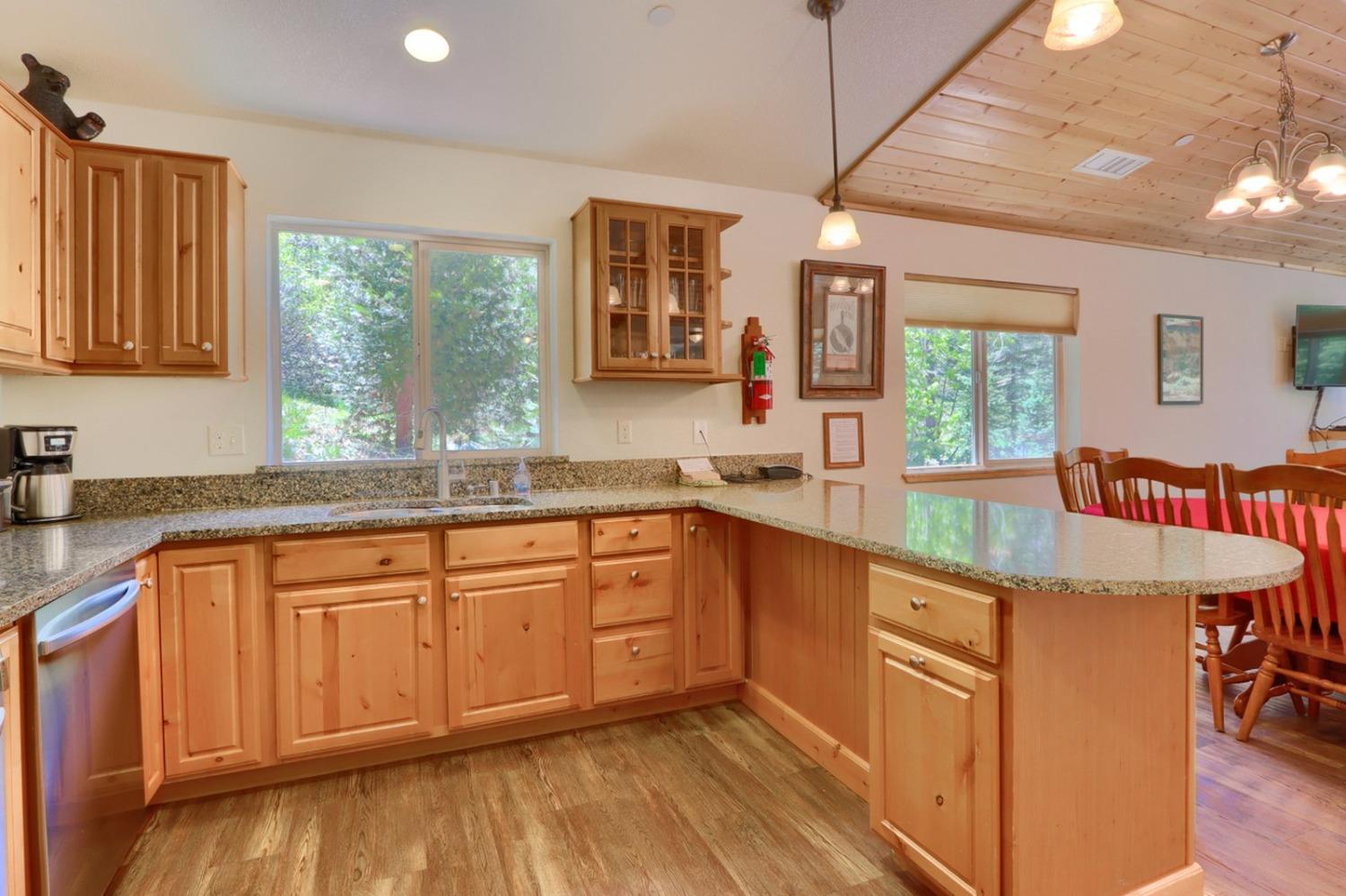 7400 Choke Cherry Ln, Yosemite, CA 95389