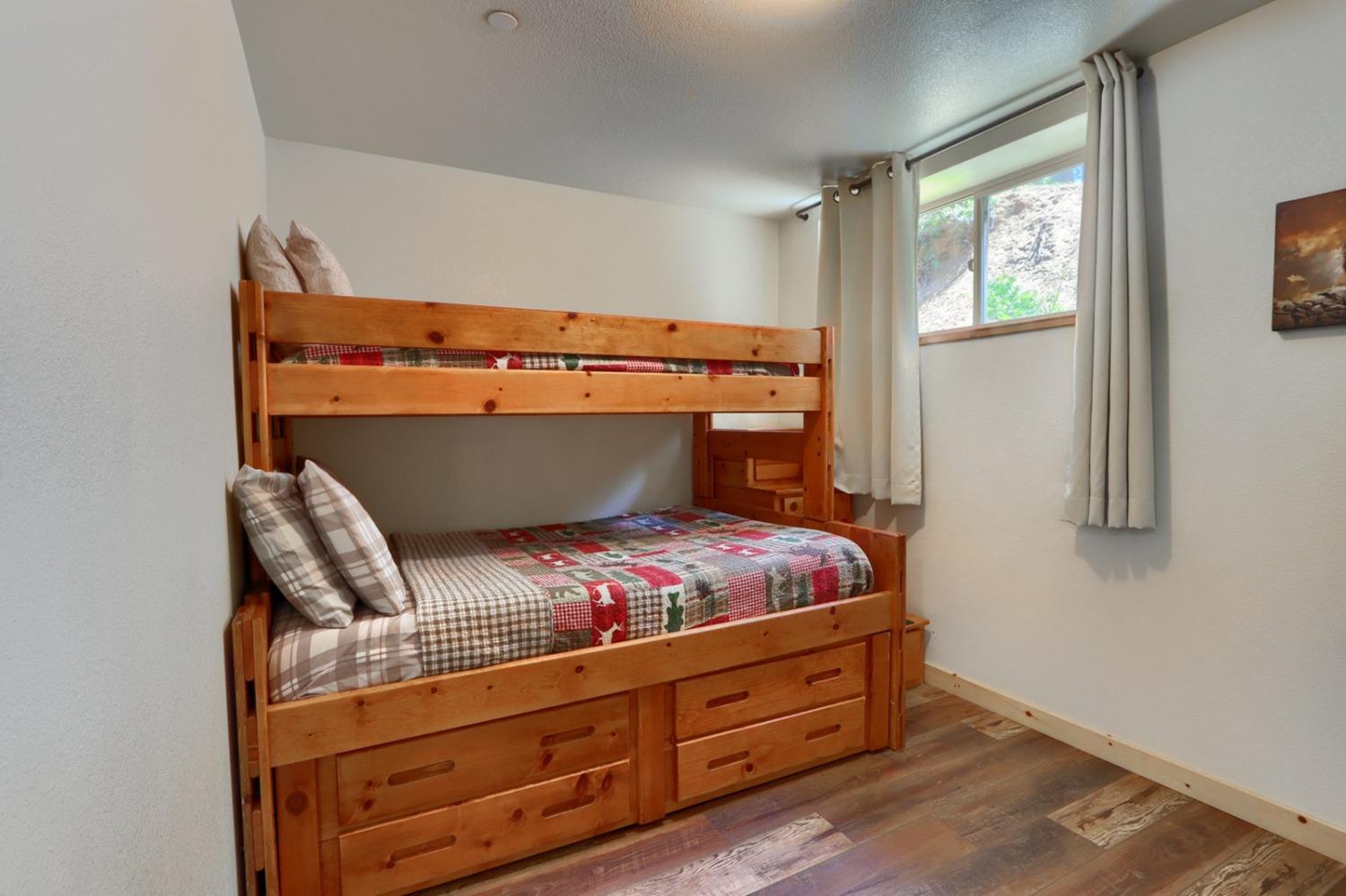 7400 Choke Cherry Ln, Yosemite, CA 95389