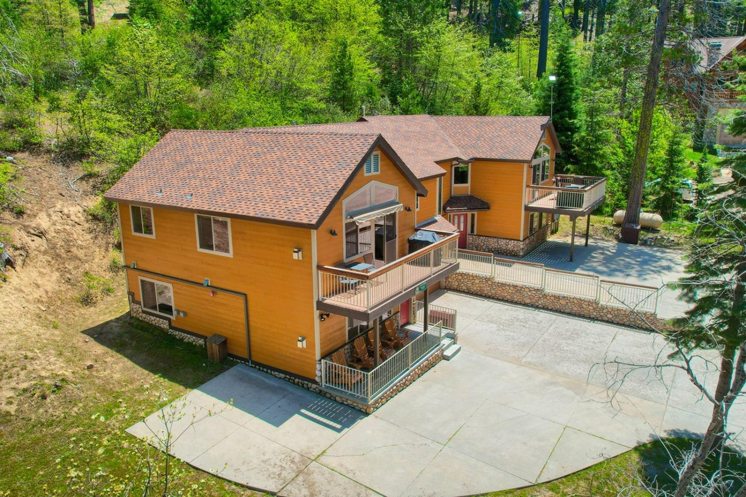 7400 Choke Cherry Ln, Yosemite, CA 95389