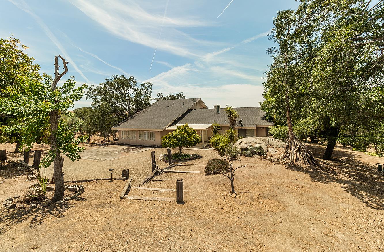 31915 Pennyroyal Ln, Prather, CA 93651