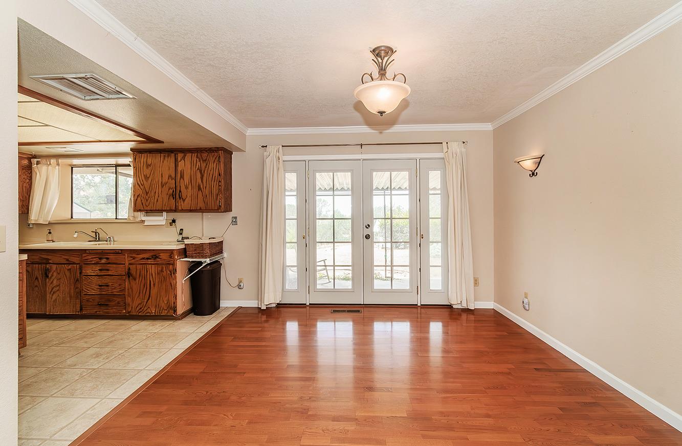 31915 Pennyroyal Ln, Prather, CA 93651