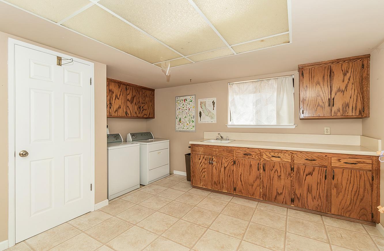 31915 Pennyroyal Ln, Prather, CA 93651