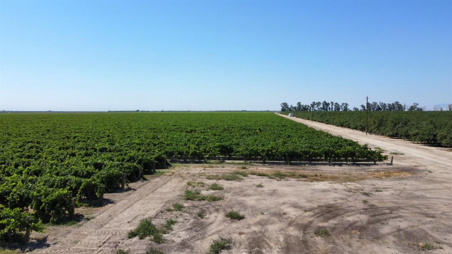 1 S Plumas Ave, Kerman, CA 93630