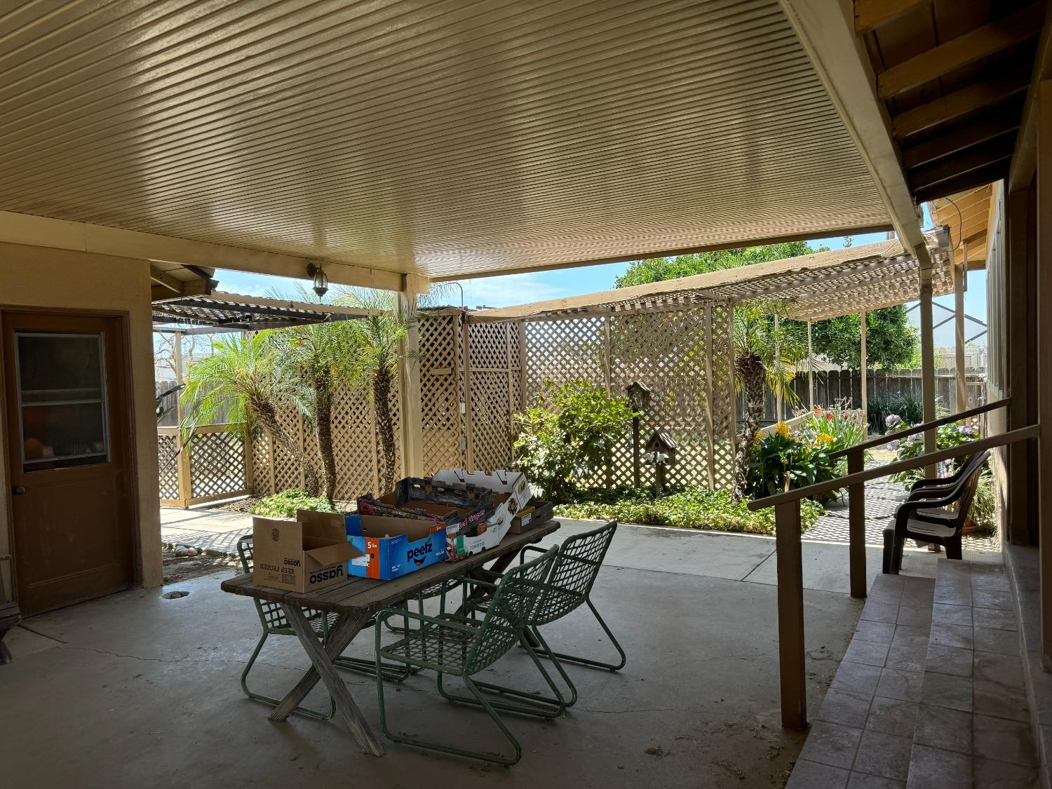 1725 E Goshen Ave, Visalia, CA 93292