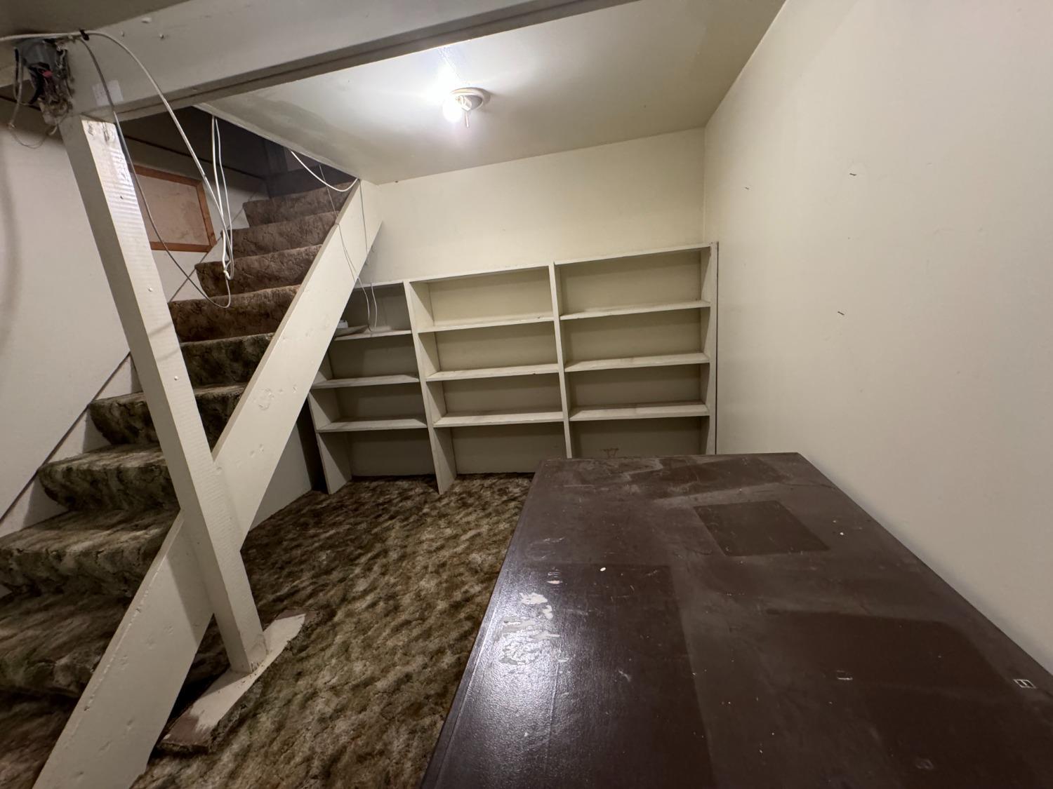 1725 E Goshen Ave, Visalia, CA 93292