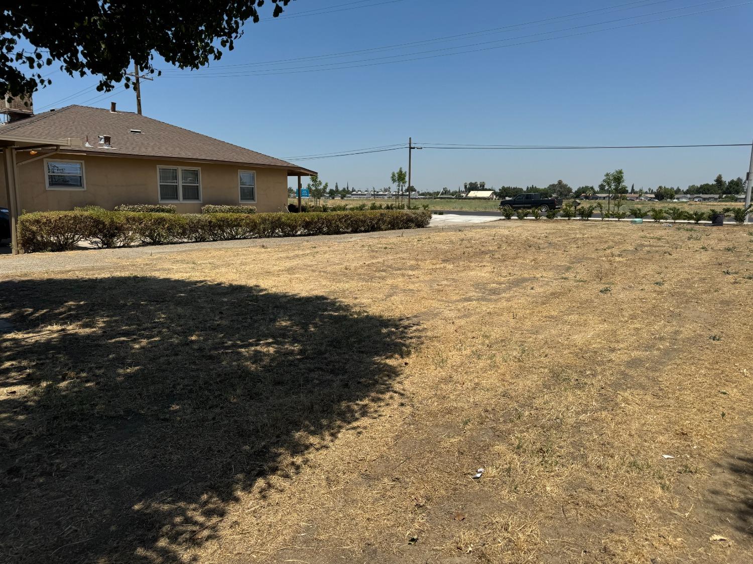 1725 E Goshen Ave, Visalia, CA 93292