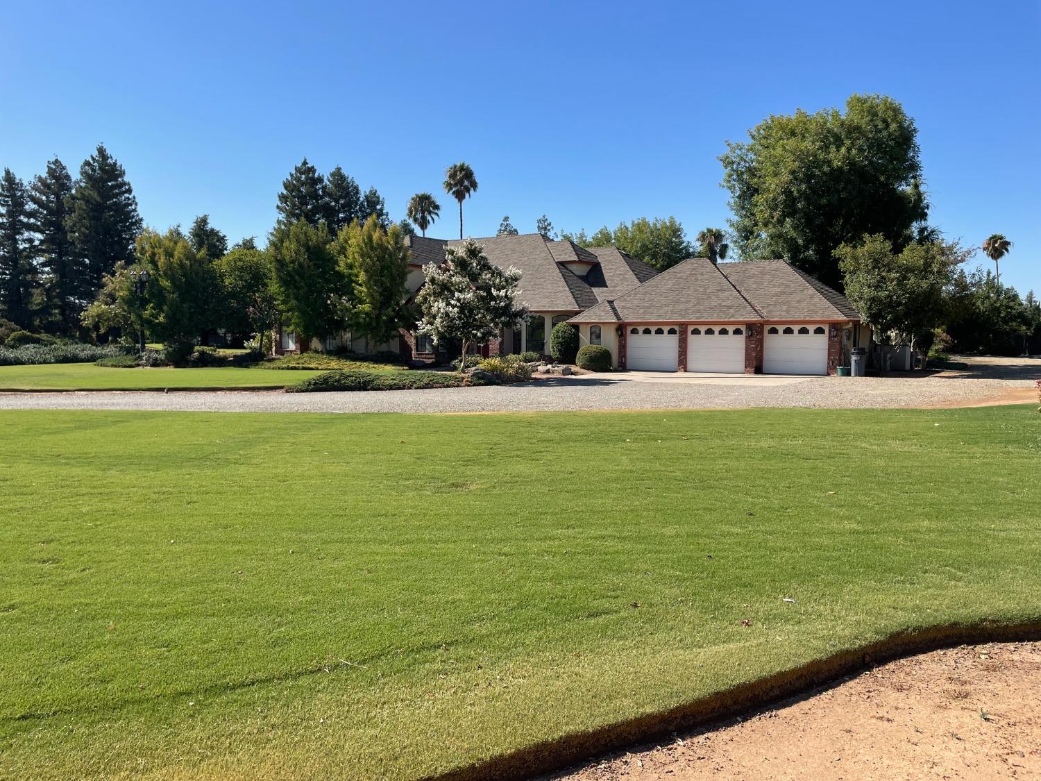 13925 E Shaw Ave, Sanger, CA 93657