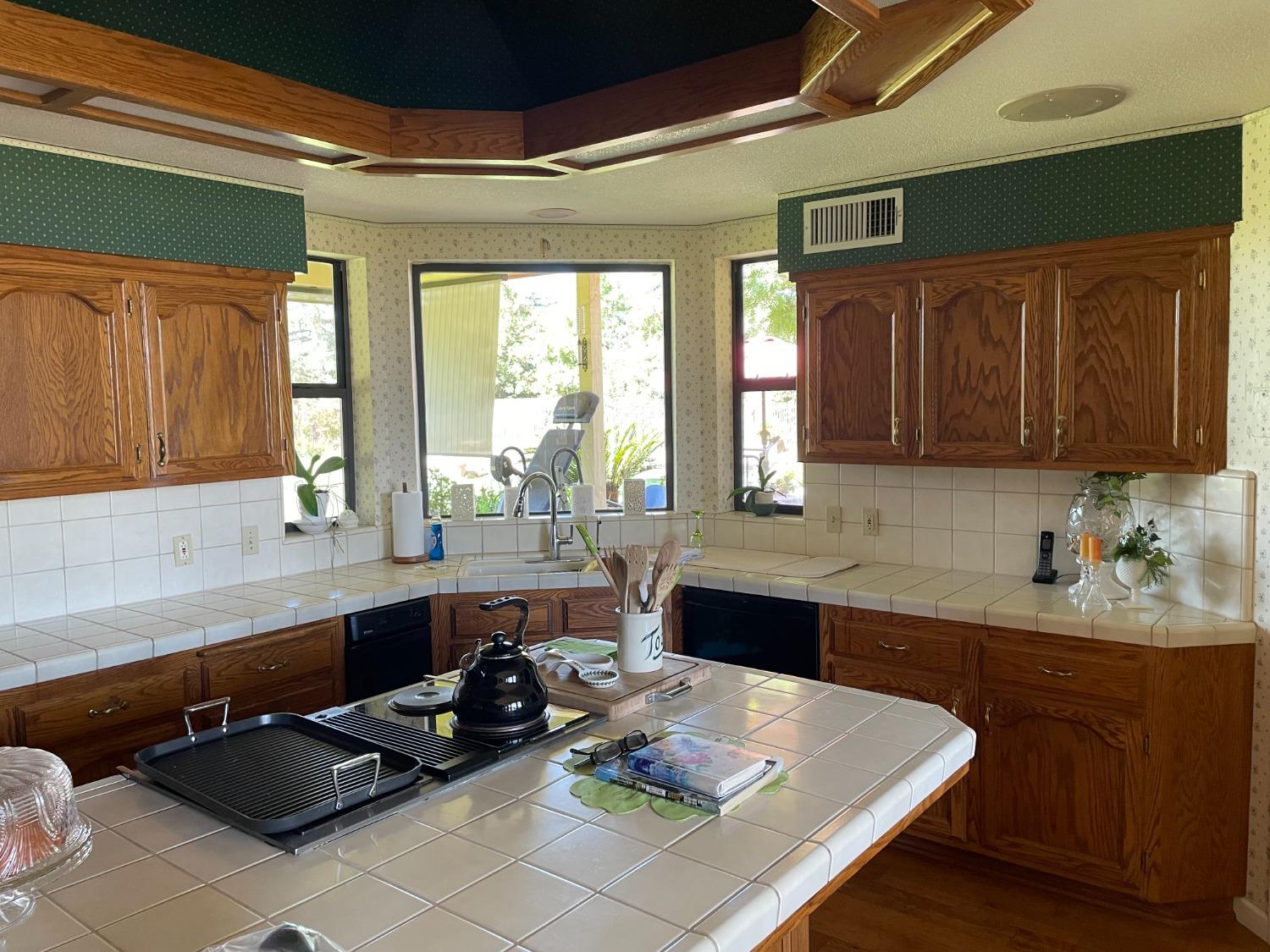 13925 E Shaw Ave, Sanger, CA 93657