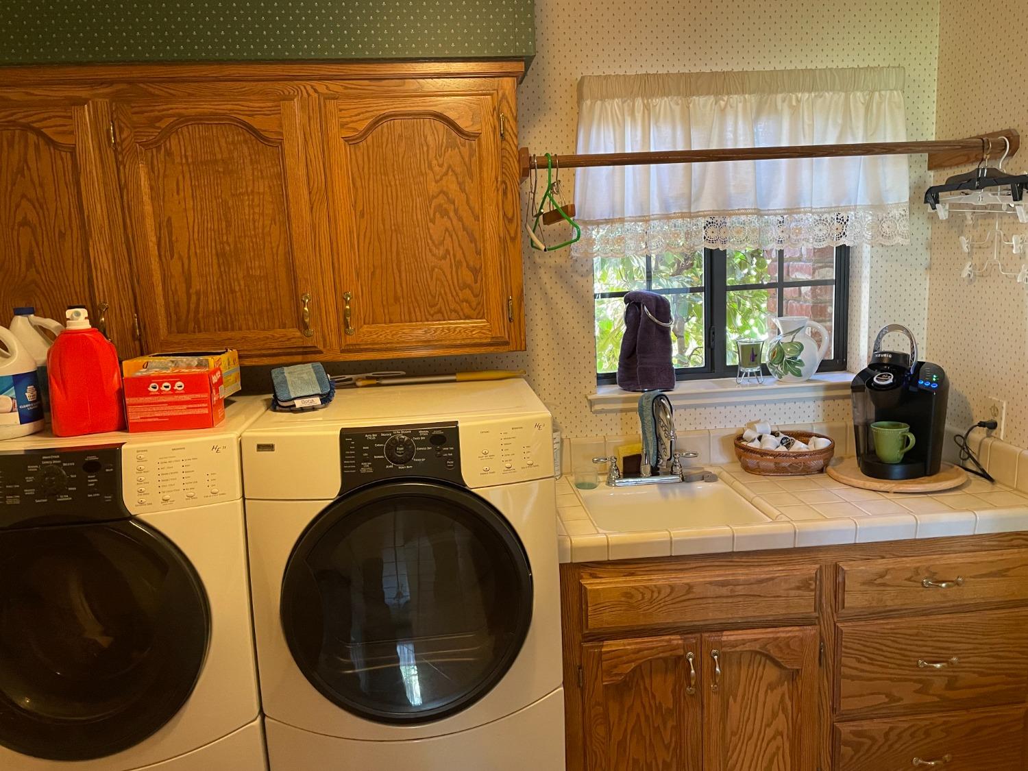 13925 E Shaw Ave, Sanger, CA 93657