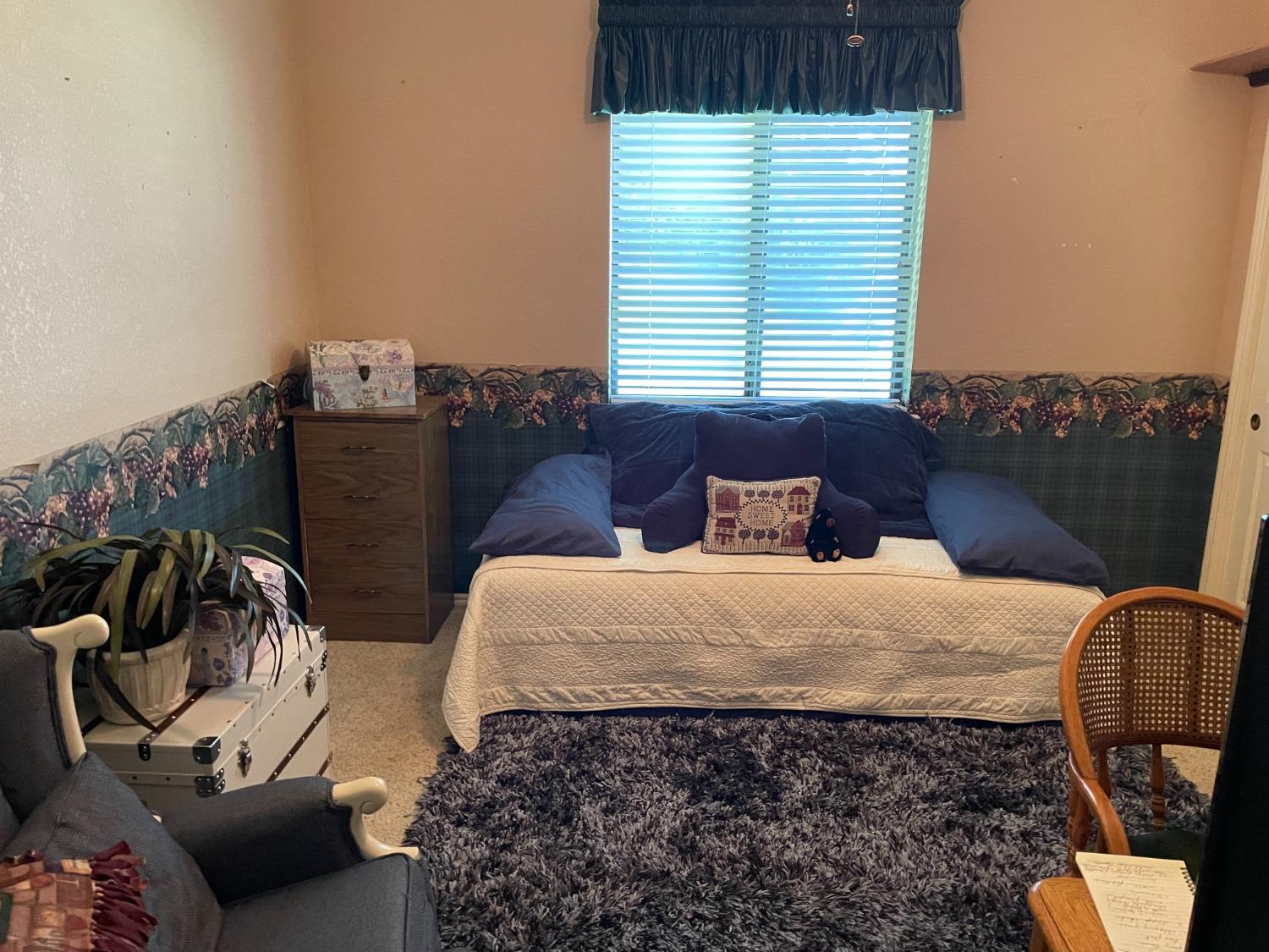 13925 E Shaw Ave, Sanger, CA 93657