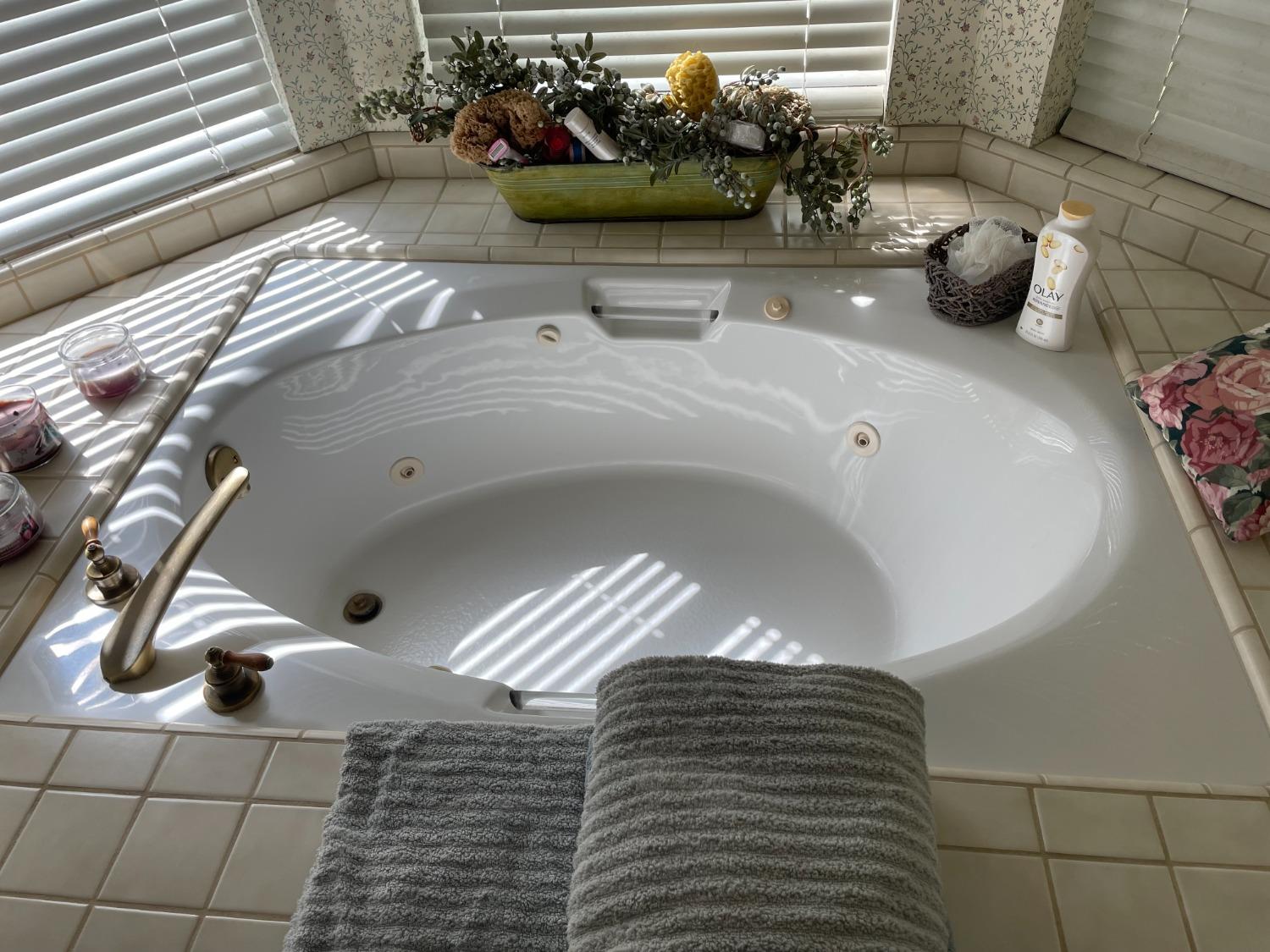 13925 E Shaw Ave, Sanger, CA 93657