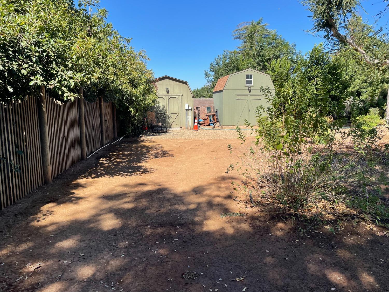 13925 E Shaw Ave, Sanger, CA 93657