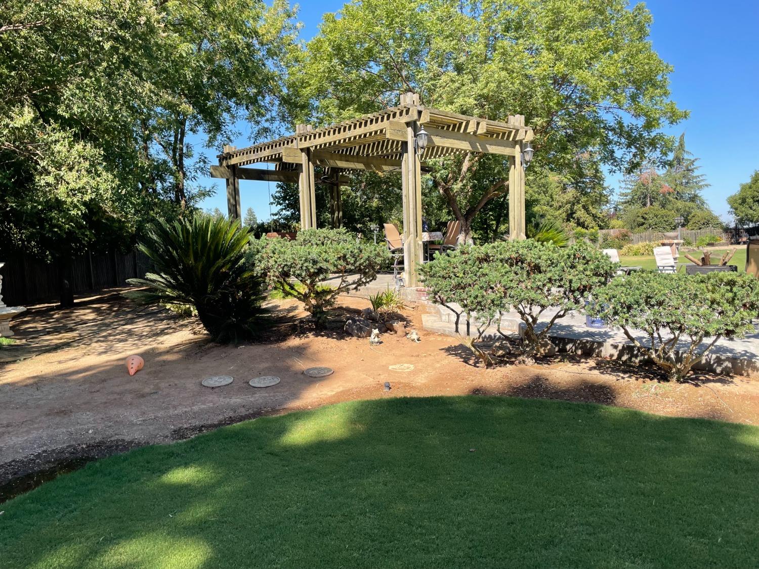 13925 E Shaw Ave, Sanger, CA 93657