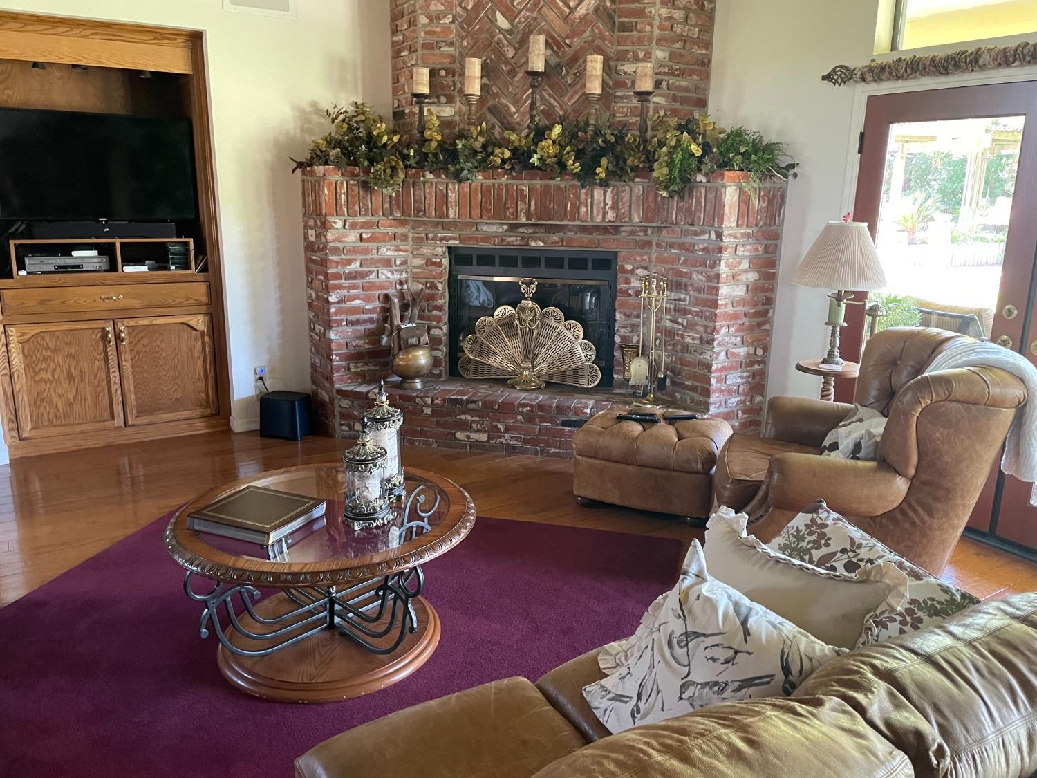 13925 E Shaw Ave, Sanger, CA 93657