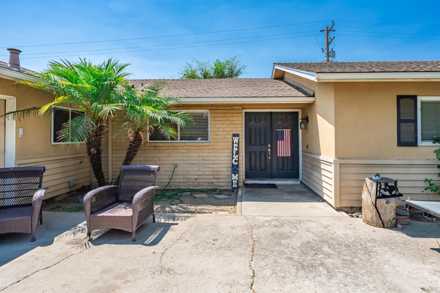 165 W Magnolia Ave, Hanford, CA 93230