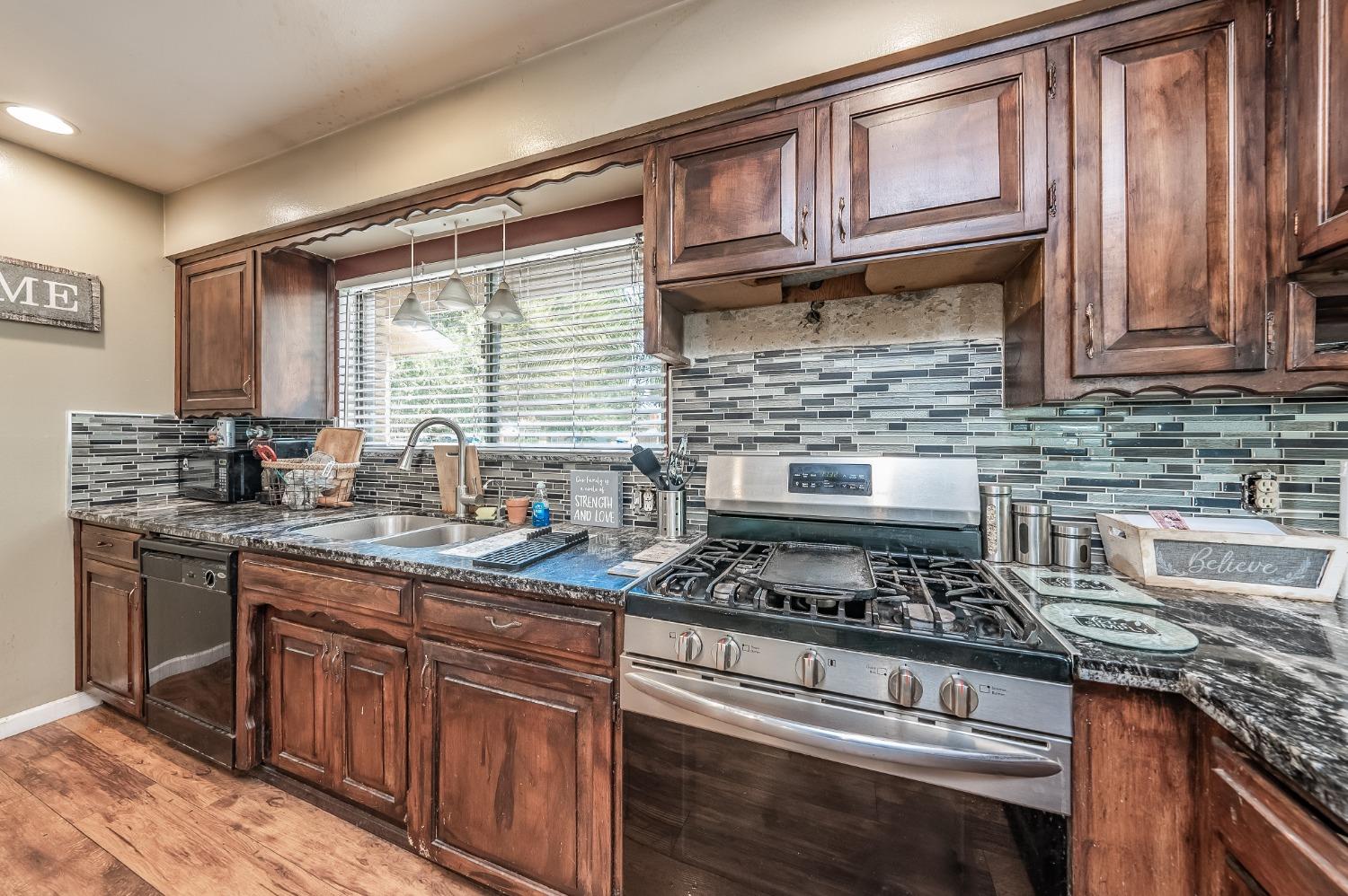 165 W Magnolia Ave, Hanford, CA 93230