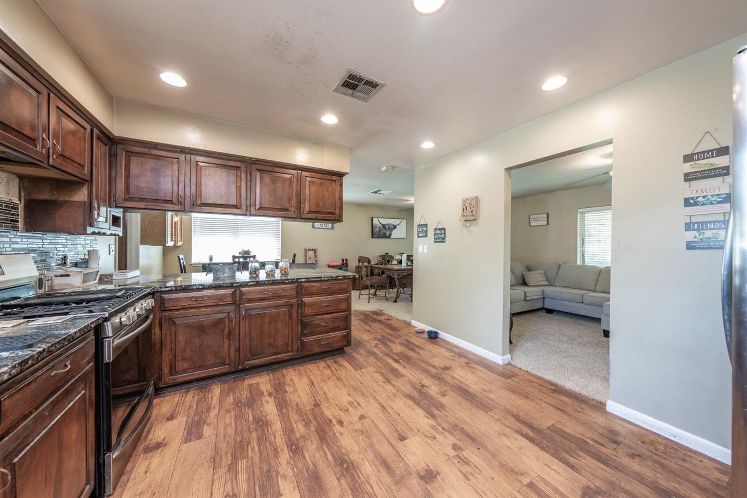 165 W Magnolia Ave, Hanford, CA 93230