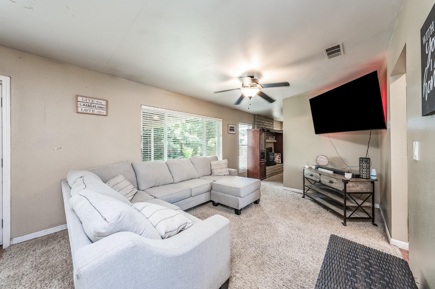 165 W Magnolia Ave, Hanford, CA 93230