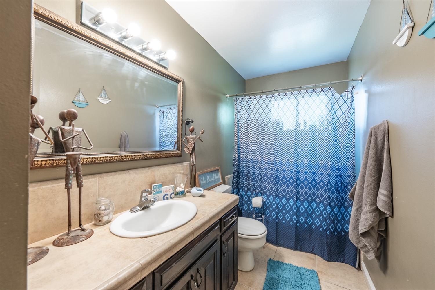 165 W Magnolia Ave, Hanford, CA 93230