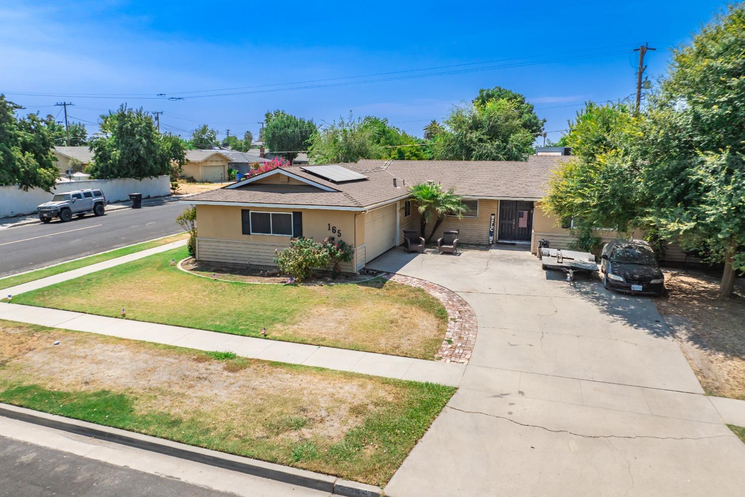 165 W Magnolia Ave, Hanford, CA 93230