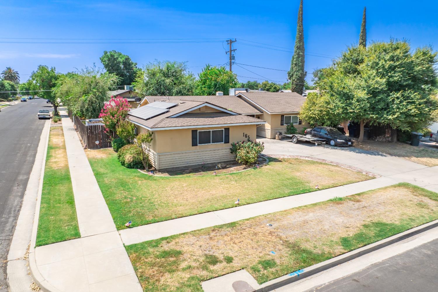 165 W Magnolia Ave, Hanford, CA 93230
