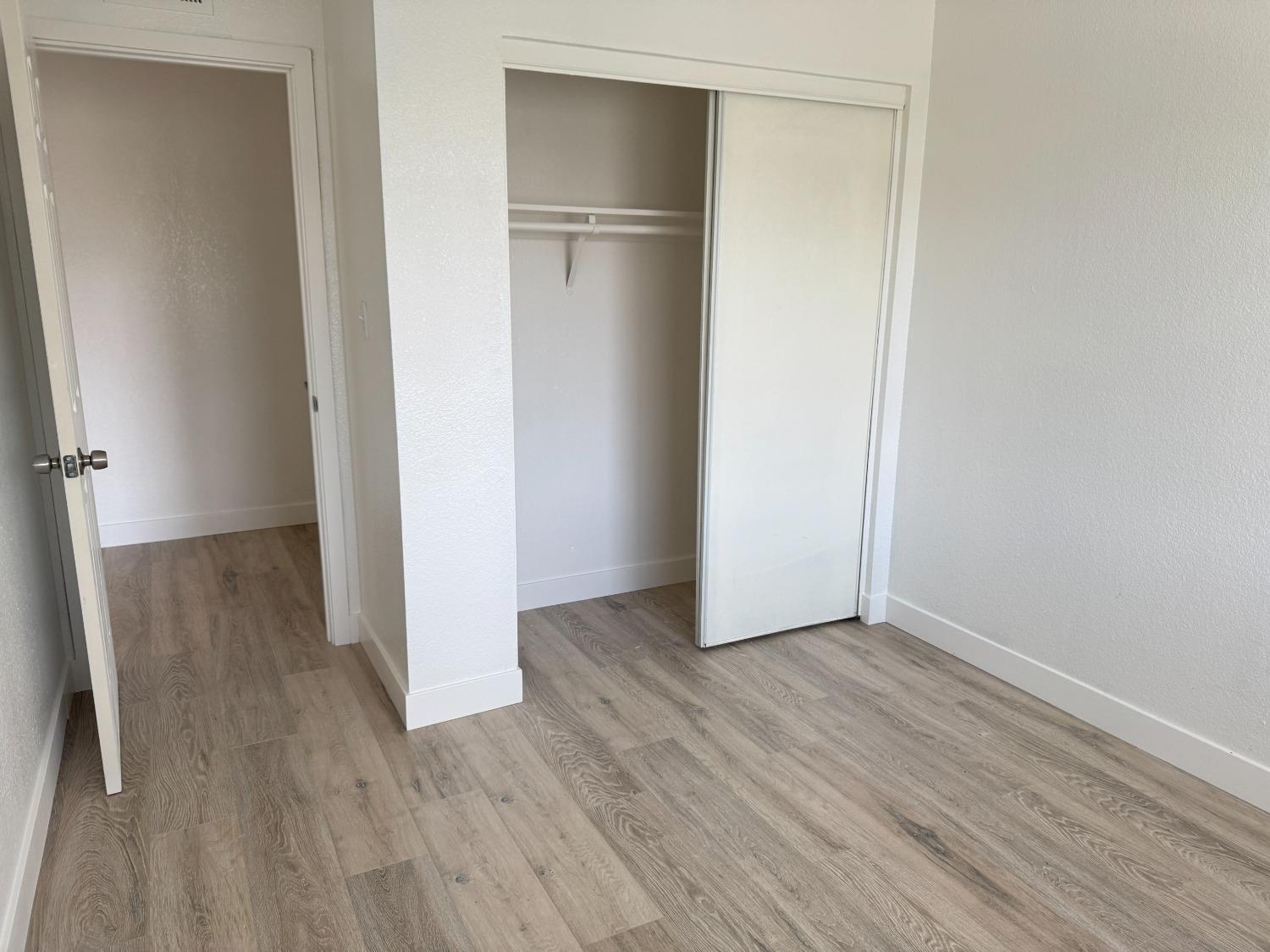 2216 Peach Ave #4, Clovis, CA 93612