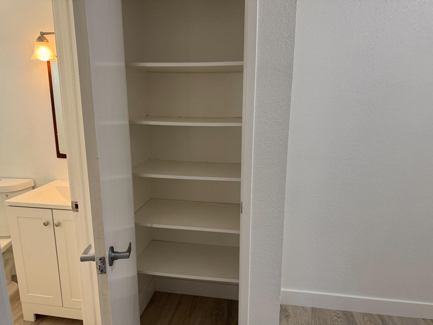 2216 Peach Ave #4, Clovis, CA 93612