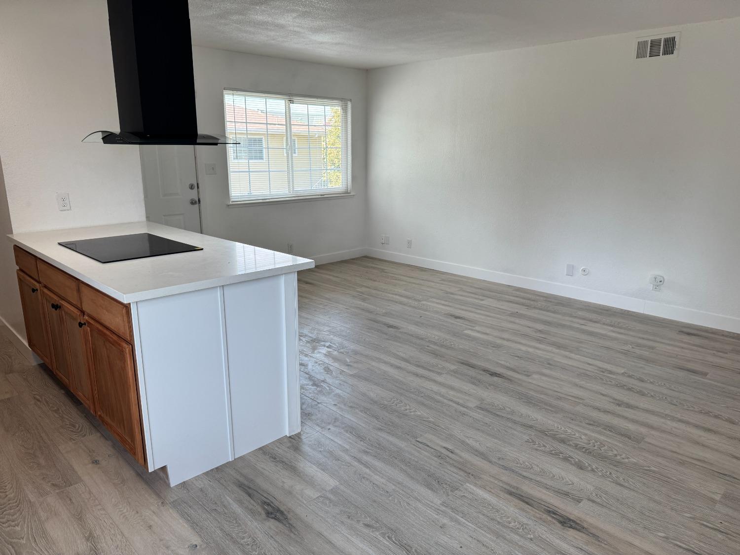 2216 Peach Ave #4, Clovis, CA 93612