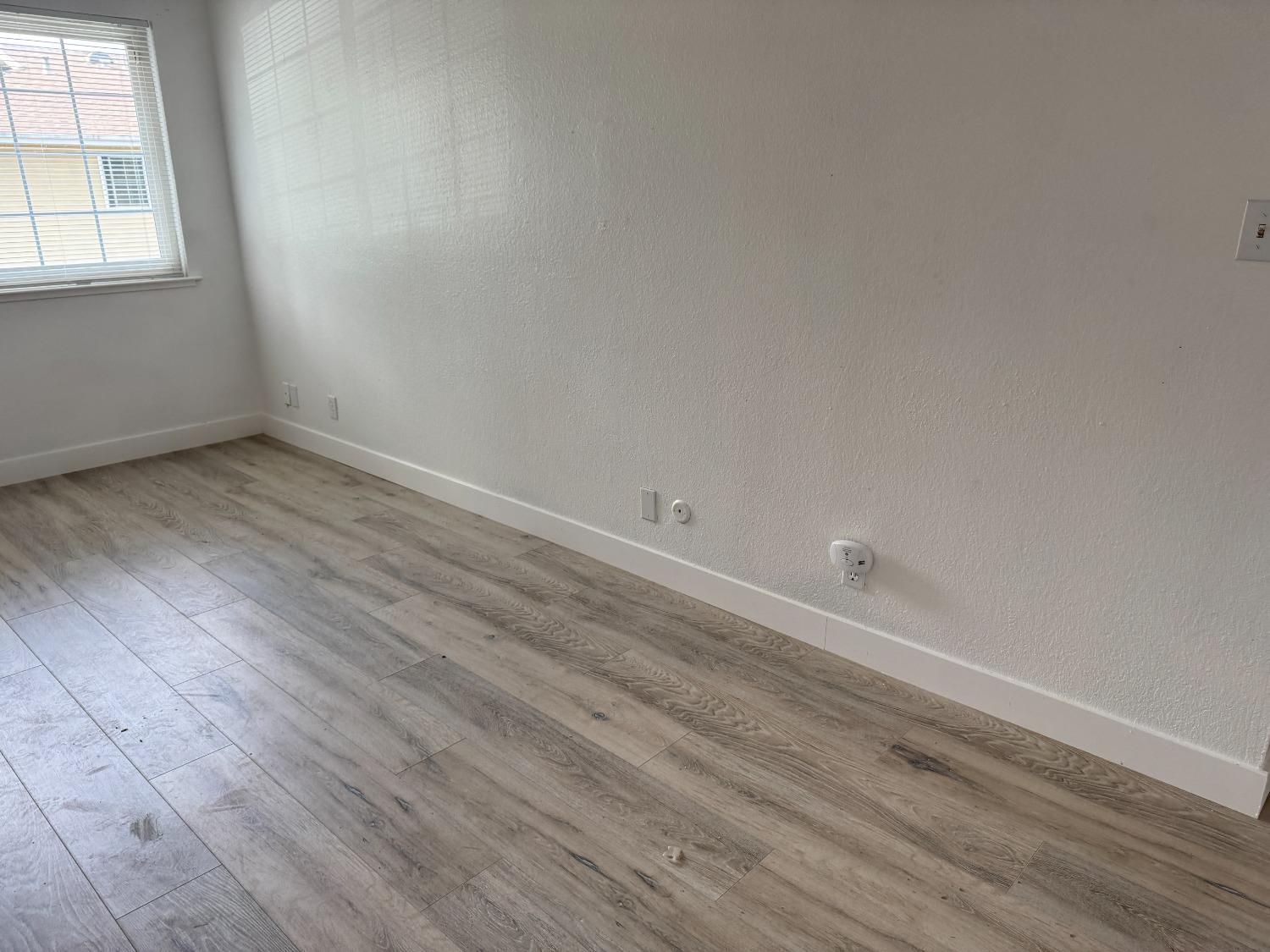 2216 Peach Ave #4, Clovis, CA 93612