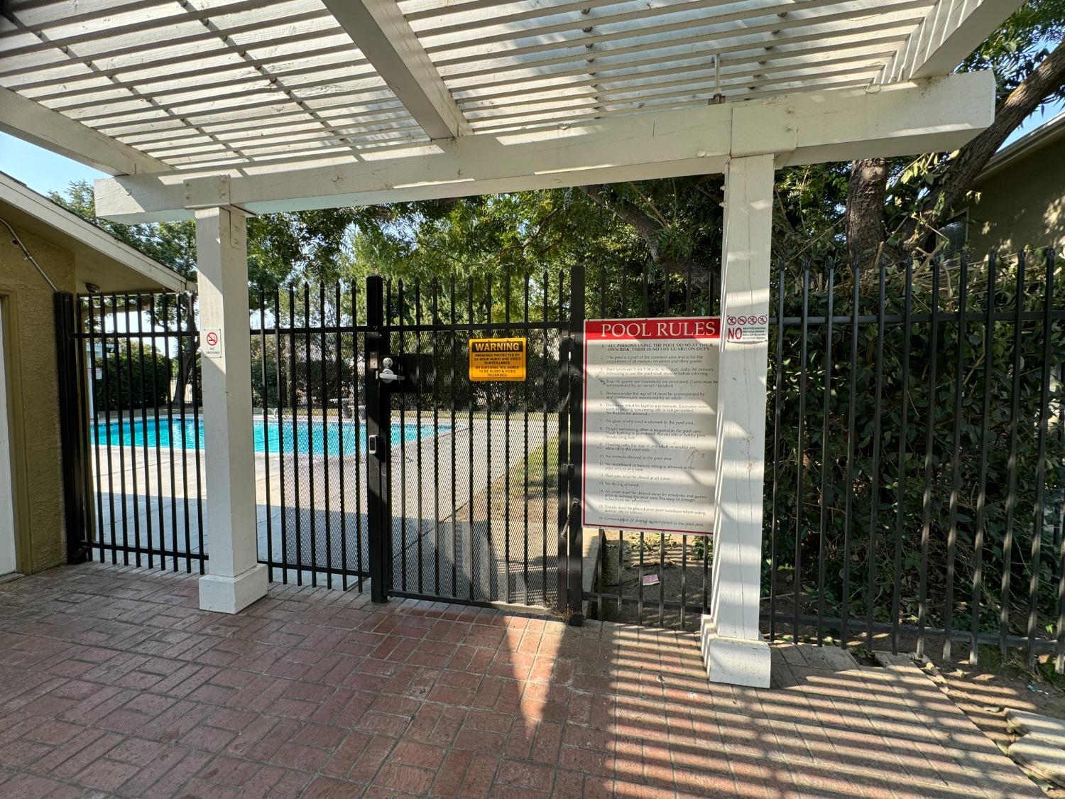 2216 Peach Ave #4, Clovis, CA 93612