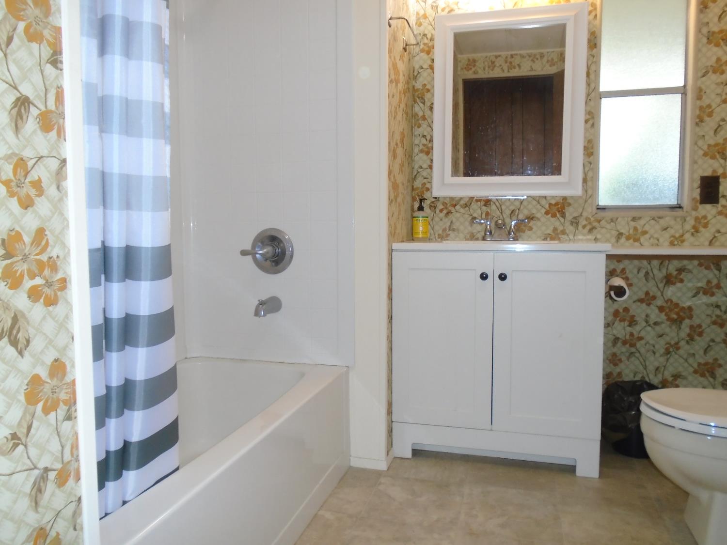 860 #117 E Grangeville Blvd #117, Hanford, CA 93230