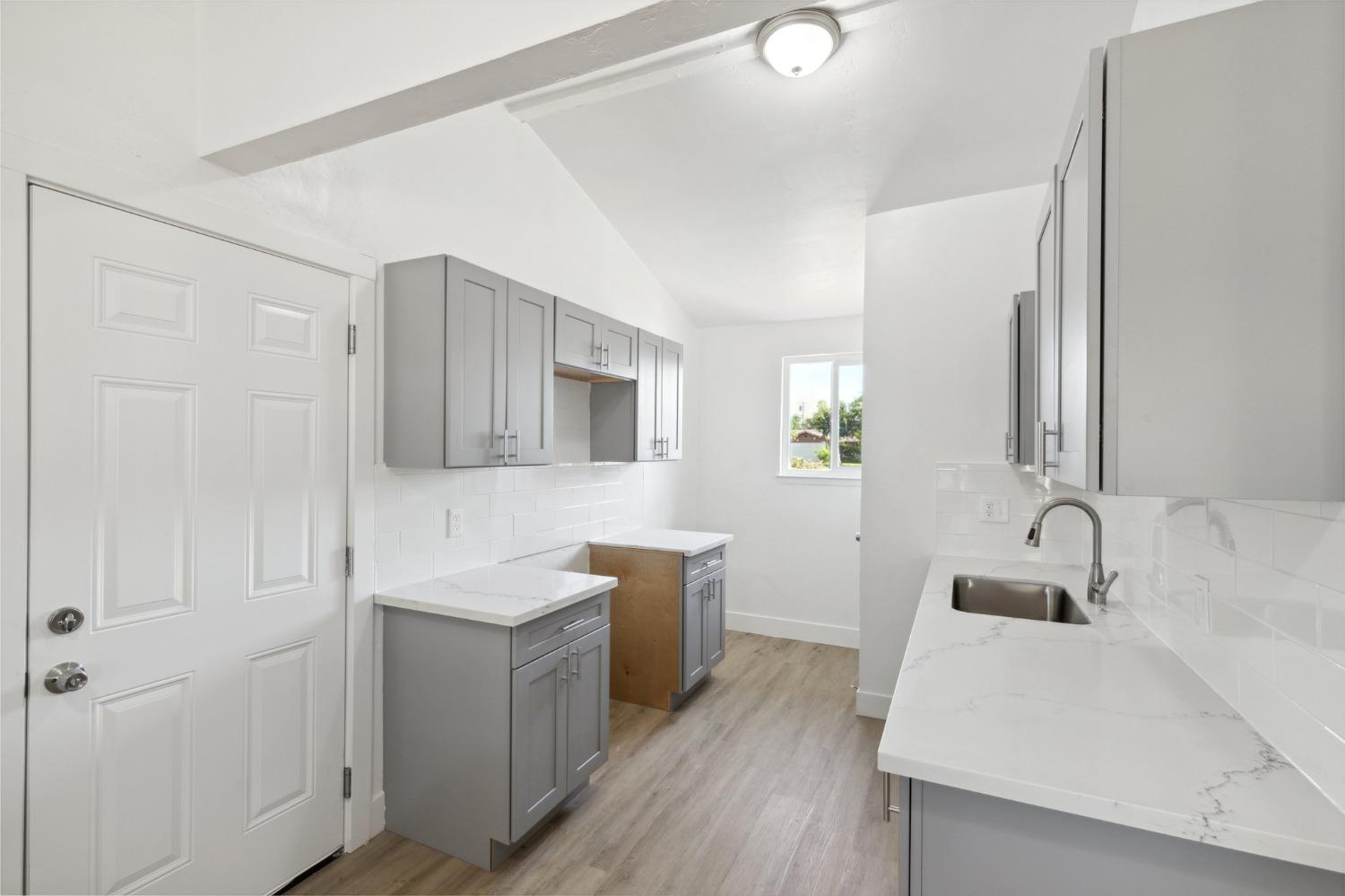 2224 W Shields Ave, Fresno, CA 93705