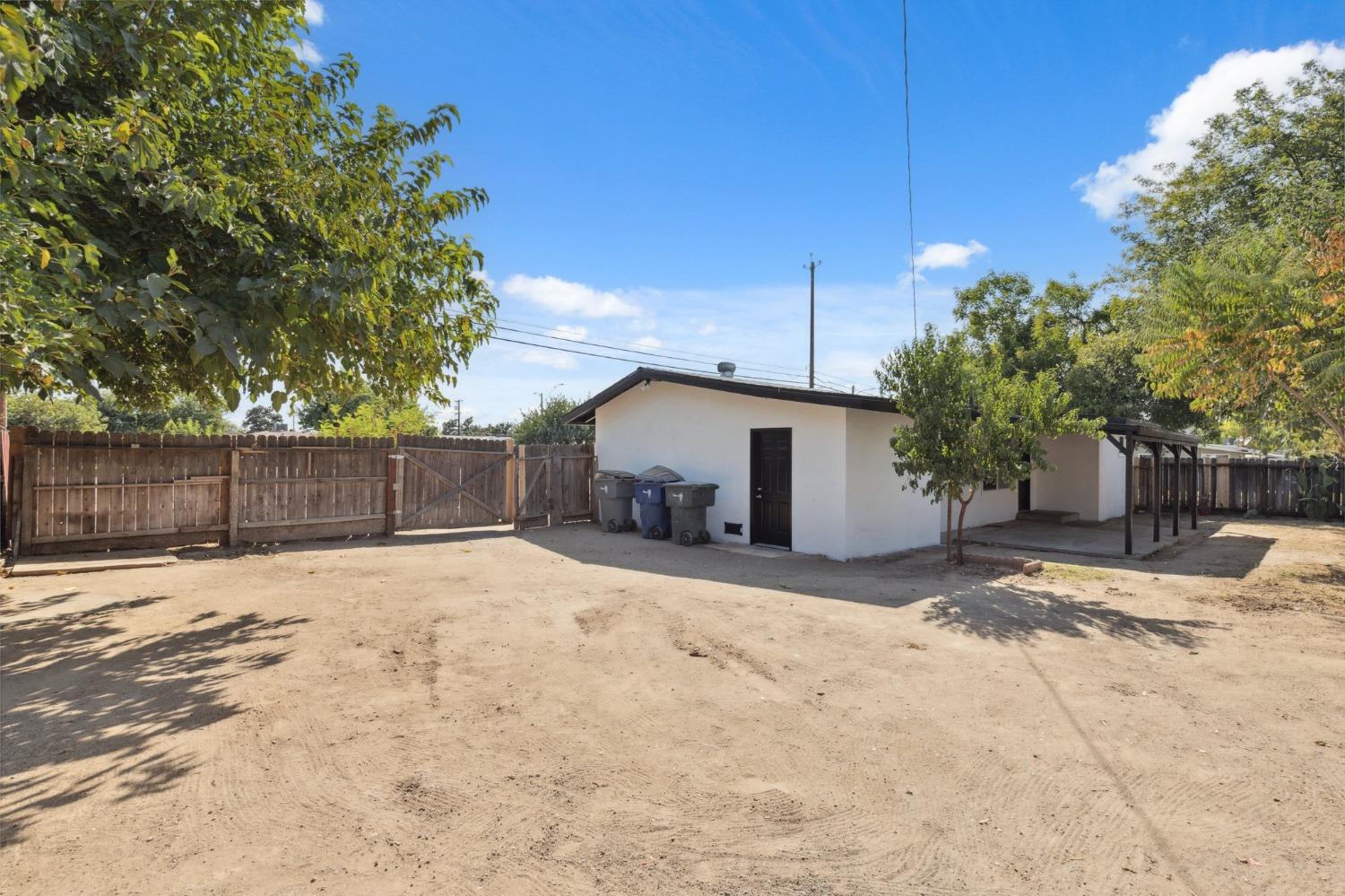 2224 W Shields Ave, Fresno, CA 93705
