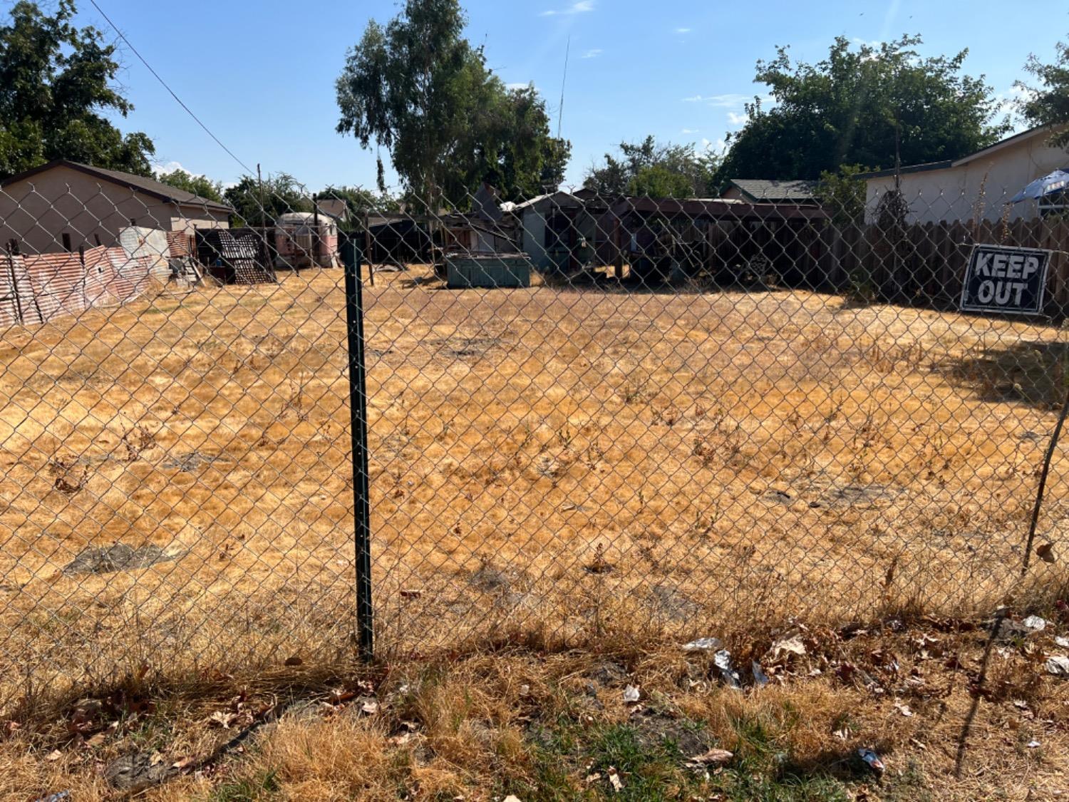 311 Stadium Rd, Madera, CA 93637